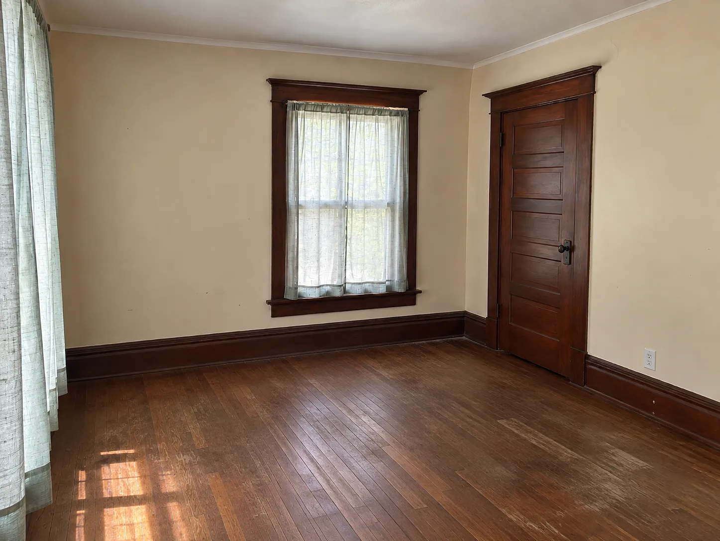 518 Locust St - 1/2 — Photo 2