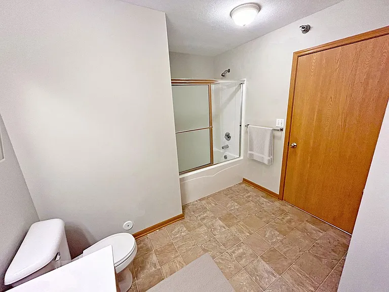 3810 Tiverton Ct — Photo 6