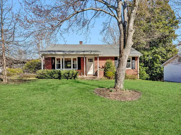 113 S Poplar Ave, Landrum, SC 29356