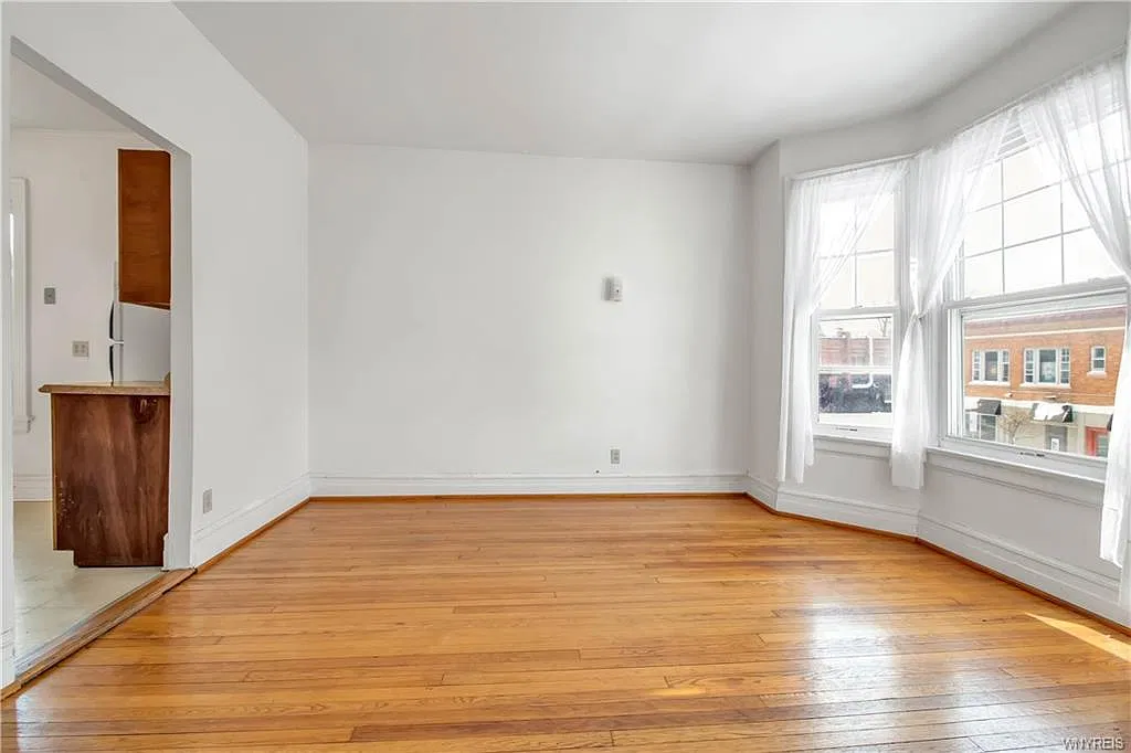 1 bed, 750 sqft, $1,300 — Photo 2
