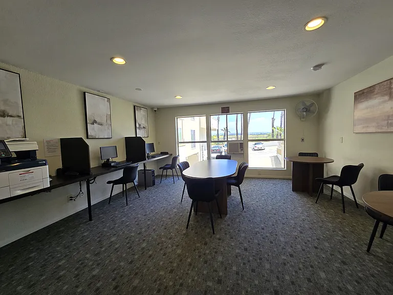 Laguna del Rey Apartments — Photo 42