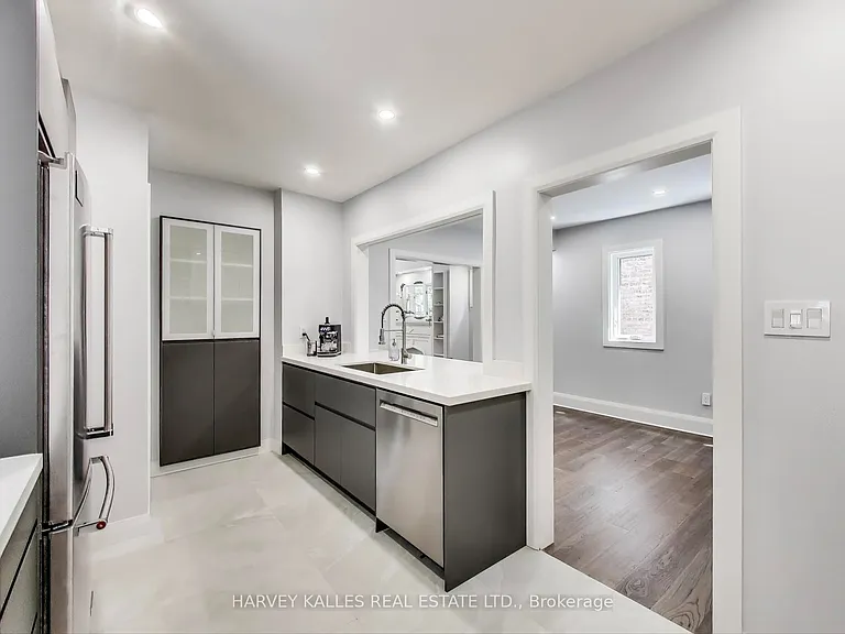 338 Markham St — Photo 10