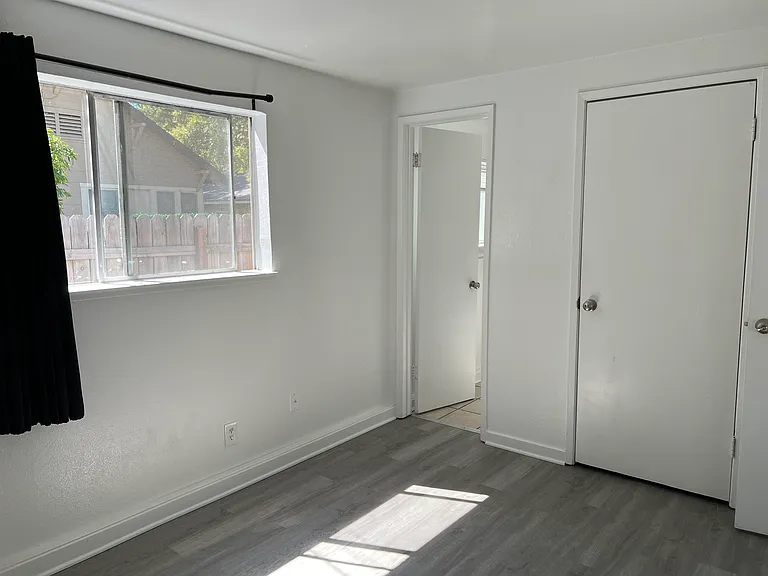 608 1/2 Oak St #1/2 — Photo 16
