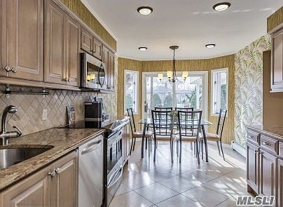 4th image of 4084 Briarwood Ave