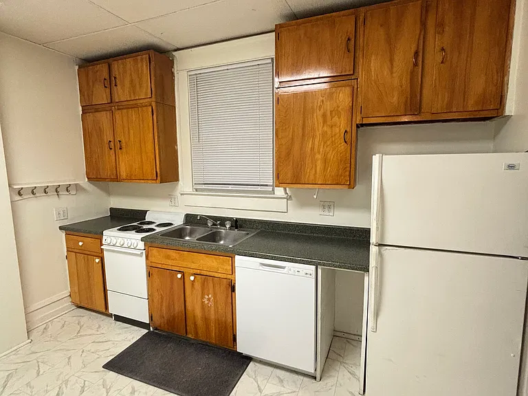 211 W Vine St #2 — Photo 6