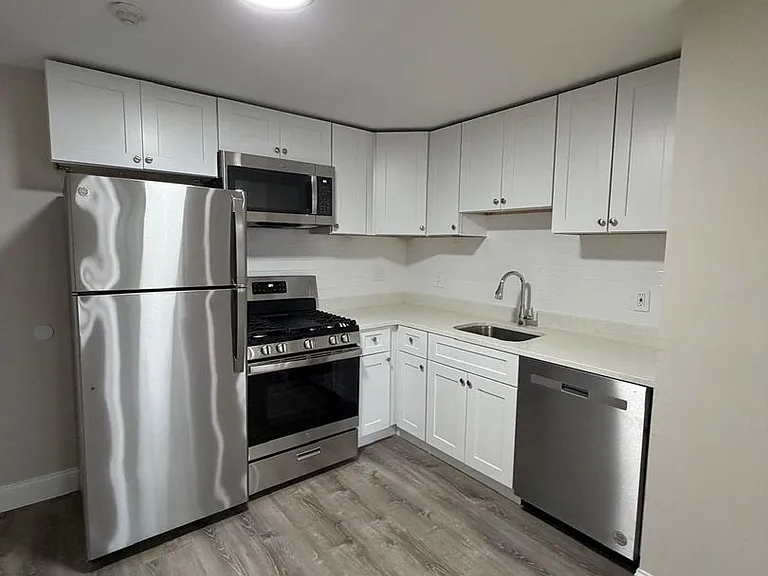 169 Aiken Ave #8 — Photo 2