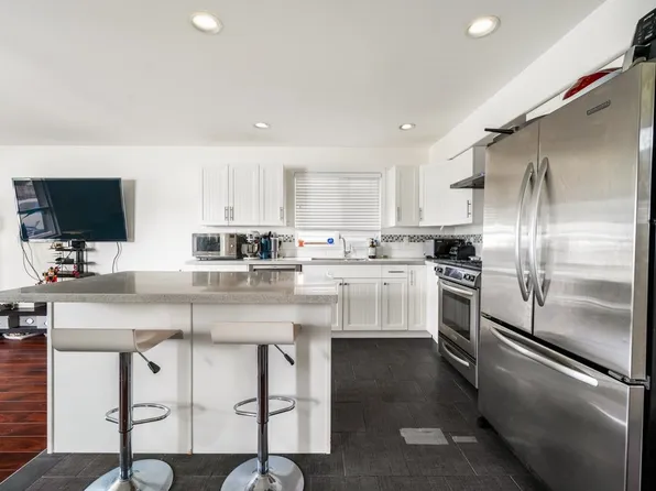 15476 110th Ave, Surrey, BC V3R 0X1