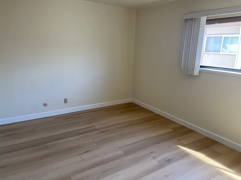859 Commercial Ave — Photo 9