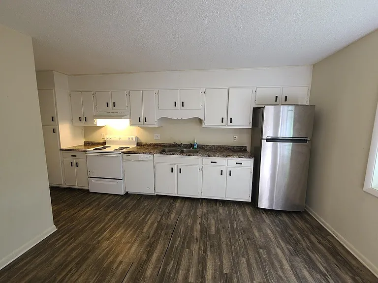 612 Platinum St — Photo 27