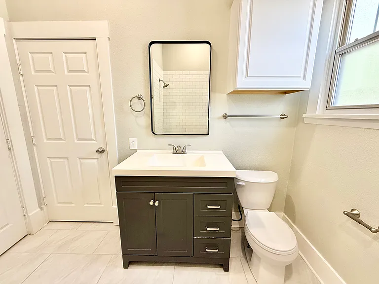 1201 E Lamar St — Photo 18