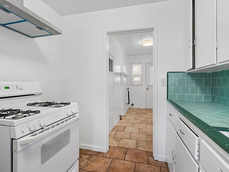 1225 N Lincoln St — Photo 15