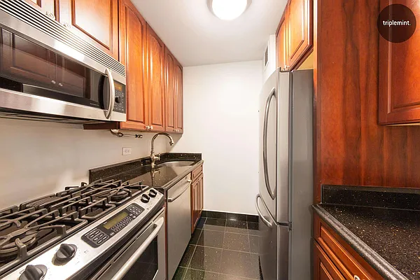 Sold by Triplemint | media 3