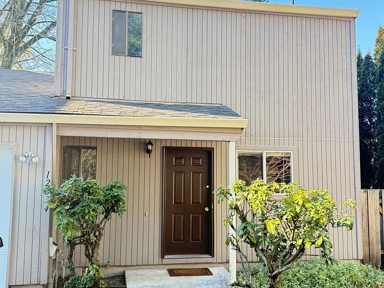 12334 SW Sussex St — Photo 1