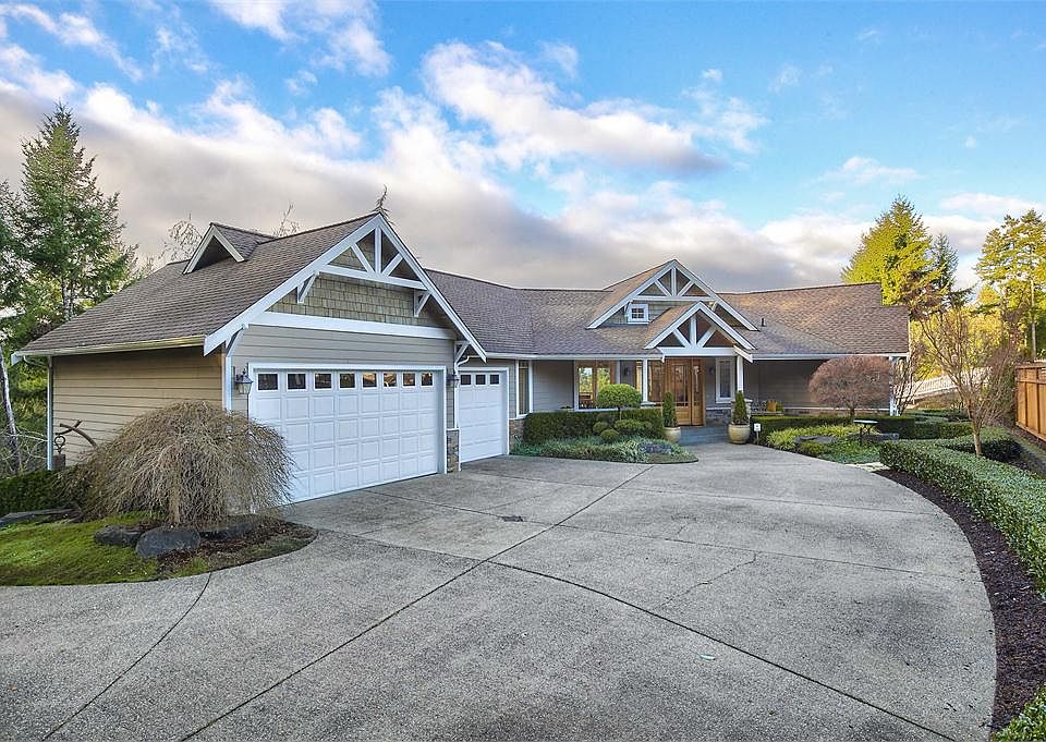 Attached 3-Car Garage