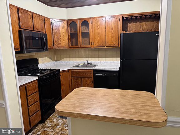 3rd image of 2216 Ellen Ave
