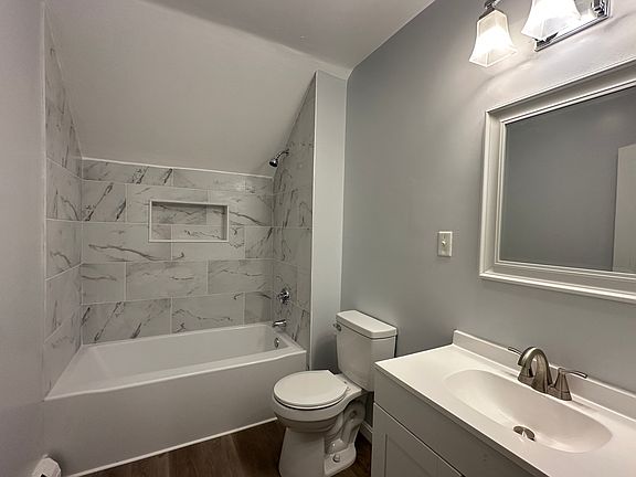 4th image of 60 Richmond St APT 3