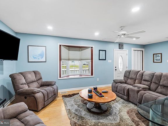 5th image of 541 Stanford Rd