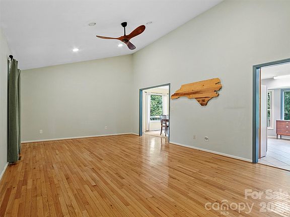 2nd image of 300 Dogwood Ln