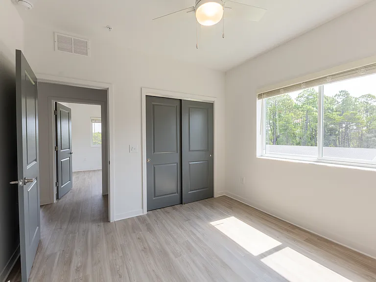 Sunnyside Apartments — Photo 17