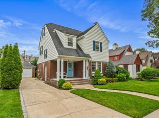 9 Brixton Rd, Garden City, NY 11530