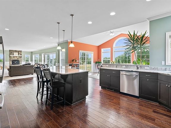 5th image of 120 English Farm Dr