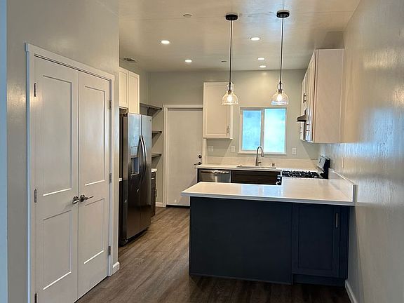 3rd image of 821 10th St #2