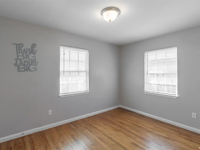 313 Evans St — Photo 14