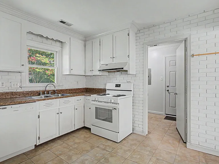 4024 Campbell Rd — Photo 5