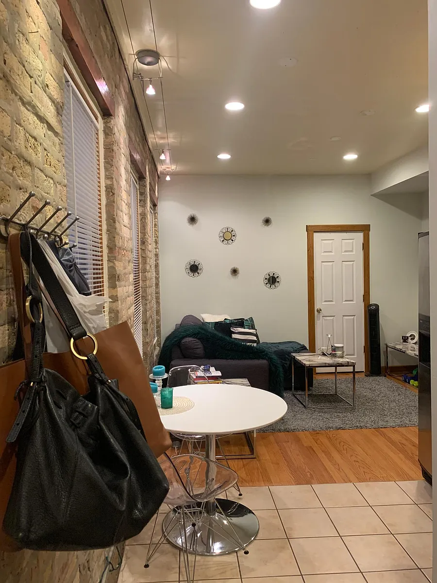 Building Photo - 1228 N Cleaver St #2M
