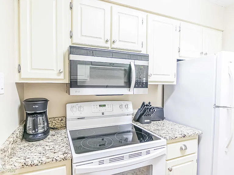 103 E Lockhaven Dr #E — Photo 12