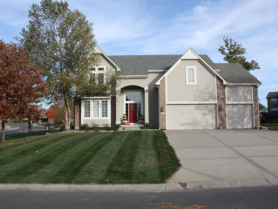 1st image of 625 NE Twin Brook Dr