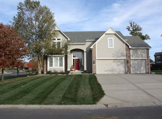 625 NE Twin Brook Dr, Lees Summit, MO 64086