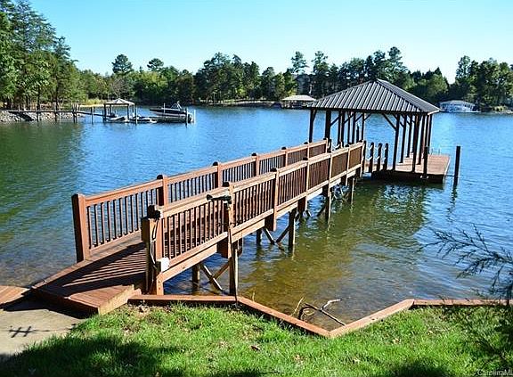 2nd image of 117 Pointe Harbour Ln