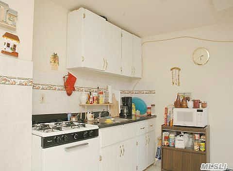 3rd image of 67 Lent Ave