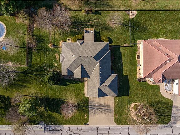 2nd image of 4612 SW Gull Point Dr
