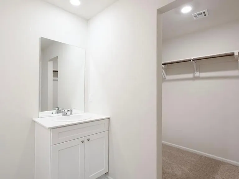 560 Saint Charles Pl — Photo 10