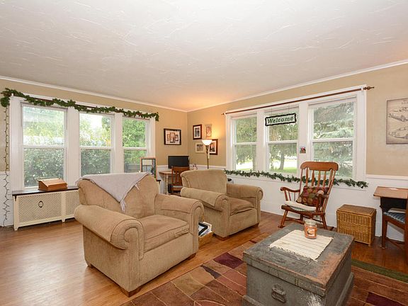 5th image of 107 Clason St