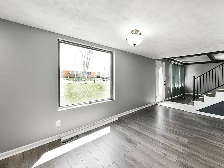 Eat In Area in Kitchen Looking into Front Entryway