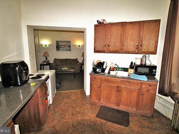 5th image of 704 E Chelten Ave