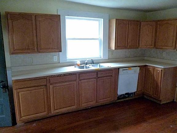 4th image of 927 Camp St