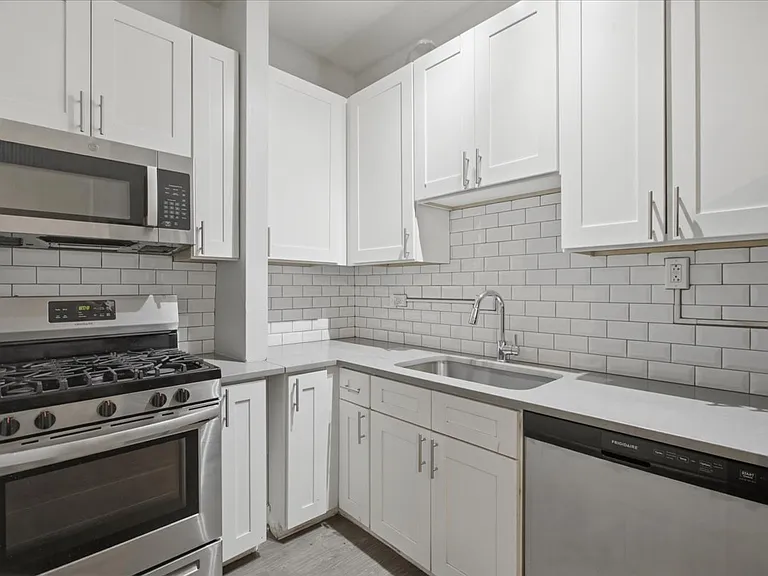 5020 S Blackstone Ave #204 — Photo 2