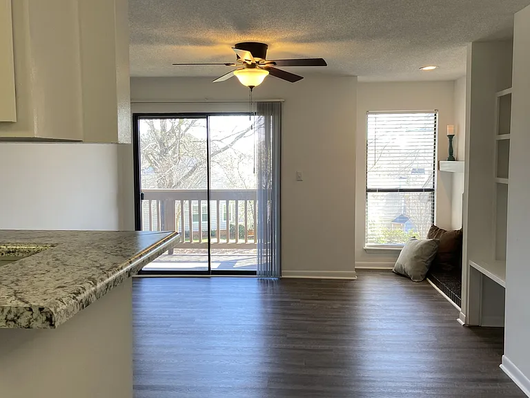Haywood Pointe Apartments — Photo 8