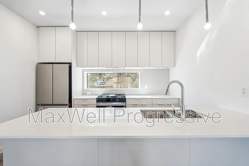 2 bed, 2.5 bath, 1100 sqft, $2,095 — Photo 3