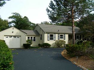 398 Comstock Pkwy, Cranston, RI 02921