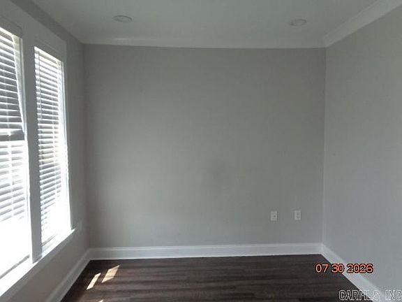 5th image of 2928 Creekside Dr
