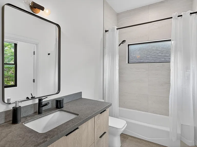 6143 Hurst St — Photo 38