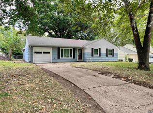 2524 SW Moundview Dr, Topeka, KS 66614