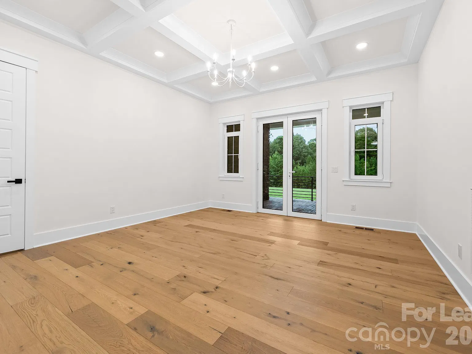 4 bed, 4.0 bath, 5129 sqft, $6,950 — Photo 4