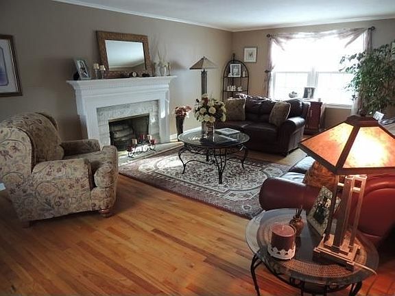 5th image of 3732 Wildwood Dr