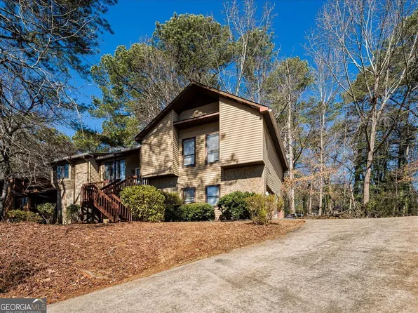 6851 Creekwood Dr, Douglasville, GA 30135